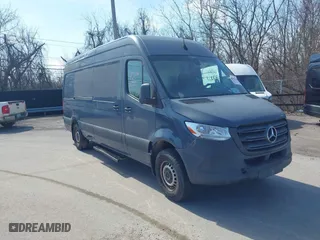 2019 Mercedes-Benz Sprinter Cargo Van with VIN WD4PF1CD6KP140250, listed as a IAAI auction lot 40192921 with 85,972 mi miles. Bid and sale history available at carsss.com. Image 1.