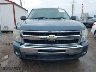 2010 Chevrolet Silverado 1500 LT with VIN 1GCSKSE37AZ193956, listed as a IAAI auction lot 41737357 with 127,762 mi miles. Bid and sale history available at carsss.com. Image 12.