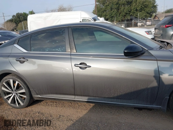 2021 Nissan Altima 2.5 SR with VIN 1N4BL4CV1MN342537, listed as a IAAI auction lot 41562189 with 68,467 mi miles. Bid and sale history available at carsss.com. Image 13.