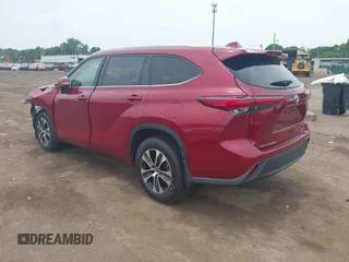 2021 Toyota Highlander XLE with VIN 5TDGZRBH4MS544628, listed as a IAAI auction lot 42495084 with 82,497 mi miles and . Bid and sale history available at DreamBid. Image 3.