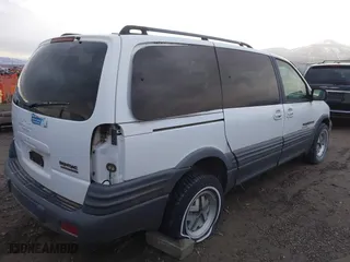 1998 Pontiac Montana with VIN 1GMDX03E8WD205146, listed as a IAAI auction lot 41829380 with 221,472 mi miles. Bid and sale history available at carsss.com. Image 4.