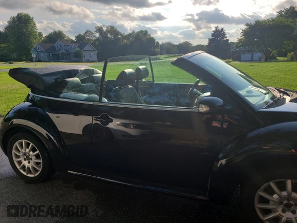2005 Volkswagen Beetle GLS with VIN 3VWCM31Y35M368133, listed as a Copart auction lot 64895155 with 70,954 mi miles and Clean title. Bid and sale history available at DreamBid. Image 12.