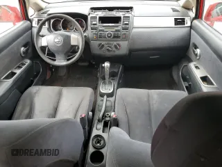 2007 Nissan Versa S z VIN 3N1BC13E27L446857, wystawiony jako Copart lot #54938895 z przebiegiem 243 248 mil mil oraz Szkoda całkowita • Salvage title. Historia ofert i sprzedaży dostępna na DreamBid. Obrazek 8.