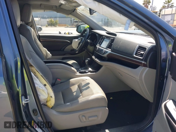 2016 Toyota Highlander Limited with VIN 5TDDCRFH8GS019736, listed as a IAAI auction lot 42532859 with 82,694 mi miles and . Bid and sale history available at DreamBid. Image 5.