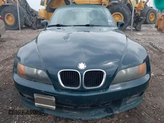 1999 BMW Z3 z VIN 4USCH3336XLF40956, wystawiony jako IAAI lot #41940092 z przebiegiem 198 612 mil mil oraz . Historia ofert i sprzedaży dostępna na DreamBid. Obrazek 6.