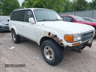 1993 Toyota Land Cruiser z VIN JT3DJ81WXP0027527, wystawiony jako IAAI lot #42425438 z przebiegiem 255 956 mil mil oraz . Historia ofert i sprzedaży dostępna na DreamBid. Obrazek 1.