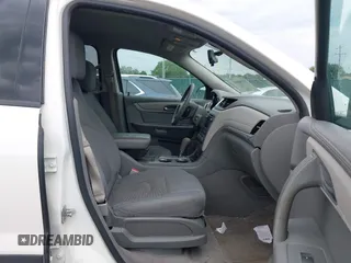 2014 Chevrolet Traverse LS z VIN 1GNKRFED8EJ232688, wystawiony jako IAAI lot #39786590 z przebiegiem 133 418 mil mil oraz . Historia ofert i sprzedaży dostępna na DreamBid. Obrazek 5.