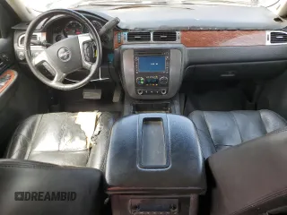 2007 GMC Sierra 3500HD DRW SLE2 z VIN 1GTJK33697F557321, wystawiony jako Copart lot #55412825 z przebiegiem 311 177 mil mil oraz Szkody całkowita. Historia ofert i sprzedaży dostępna na DreamBid. Obrazek 8.