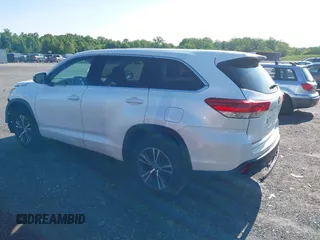 2018 Toyota Highlander LE z VIN 5TDBZRFH4JS840443, wystawiony jako IAAI lot #42372901 z przebiegiem 125 741 mil mil oraz . Historia ofert i sprzedaży dostępna na DreamBid. Obrazek 14.