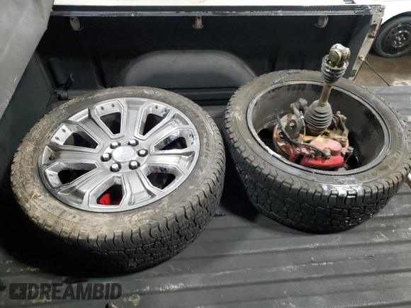 2006 GMC Sierra Denali z VIN 2GTEK63N661185470, wystawiony jako Copart lot #85517684 z przebiegiem 154 457 mil mil oraz Szkoda całkowita • Salvage title. Historia ofert i sprzedaży dostępna na DreamBid. Obrazek 12.
