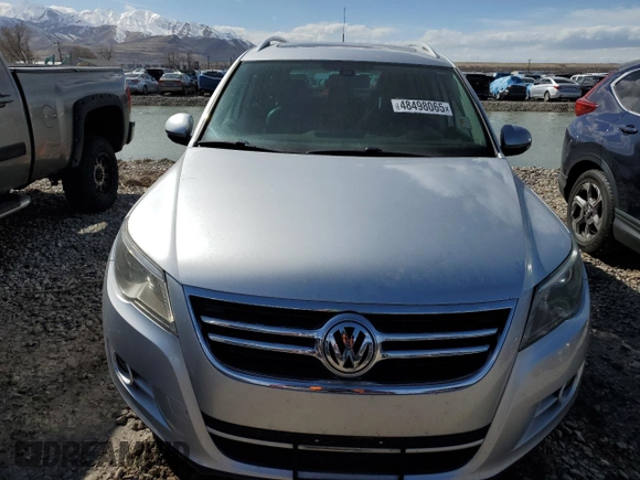 2011 Volkswagen Tiguan SE with VIN WVGBV7AX1BW546543, listed as a Copart auction lot 48498065 with 129,728 mi miles and Clean Title. Bid and sale history available at DreamBid. Image 5.