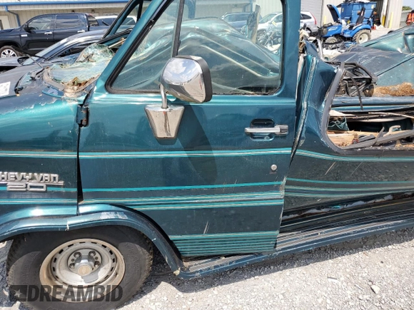 1995 Chevrolet Chevy Van z VIN 1GBEG25K7SF103122, wystawiony jako Copart lot #68112704 z przebiegiem Nie podano mil oraz Szkody całkowita. Historia ofert i sprzedaży dostępna na DreamBid. Obrazek 7.