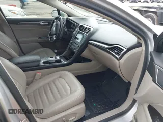 2017 Ford Fusion SE z VIN 3FA6P0HD5HR166433, wystawiony jako IAAI lot #42394998 z przebiegiem 121 333 mil mil oraz . Historia ofert i sprzedaży dostępna na DreamBid. Obrazek 5.