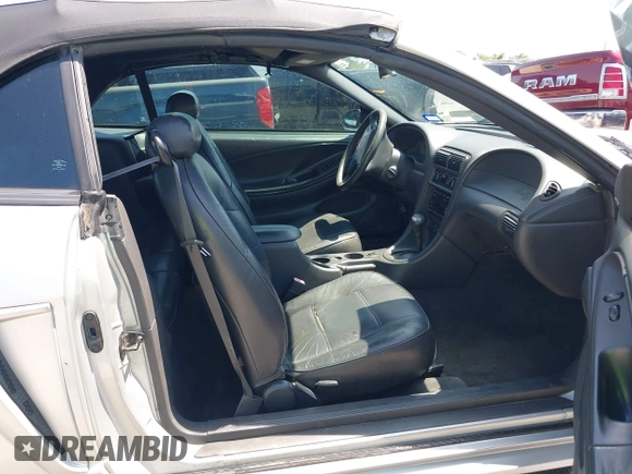 2001 Ford Mustang Deluxe с VIN 1FAFP44451F208230, выставлен на аукционе IAAI как лот 42191956 с пробегом 118 287 миль миль и . История ставок и продаж доступна на DreamBid. Изображение 5.
