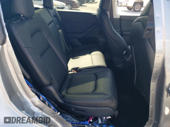 2024 Tesla Model Y Long Range с VIN 7SAYGAEE6RF131749, выставлен на аукционе Copart как лот 74548014 с пробегом 1 042 миль миль и Списание • Salvage title. История ставок и продаж доступна на DreamBid. Изображение 11.