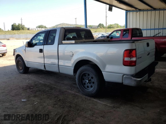 2004 Ford F-150 STX z VIN 1FTRX12WX4FA01069, wystawiony jako Copart lot #71503874 z przebiegiem 241 284 mil mil oraz Czysty tytuł • Clean title. Historia ofert i sprzedaży dostępna na DreamBid. Obrazek 2.