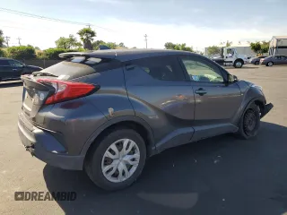 2019 Toyota C-HR XLE z VIN JTNKHMBX7K1050860, wystawiony jako Copart lot #55967135 z przebiegiem 60 330 mil mil oraz Szkoda całkowita • Salvage title. Historia ofert i sprzedaży dostępna na DreamBid. Obrazek 3.