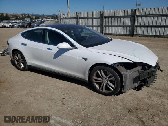 2013 Tesla Model S with VIN 5YJSA1AC7DFP10881, listed as a Copart auction lot 61485235 with 107,032 mi miles and Salvage title. Bid and sale history available at DreamBid. Image 4.