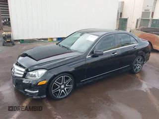 2013 Mercedes-Benz C C 250 Sport with VIN WDDGF4HB2DF984626, listed as a IAAI auction lot 40576272 with 108,931 mi miles. Bid and sale history available at carsss.com. Image 17.