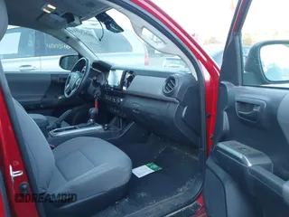 2020 Toyota Tacoma SR5 z VIN 3TMCZ5AN4LM364529, wystawiony jako IAAI lot #41267273 z przebiegiem 29 391 mil mil oraz . Historia ofert i sprzedaży dostępna na DreamBid. Obrazek 5.