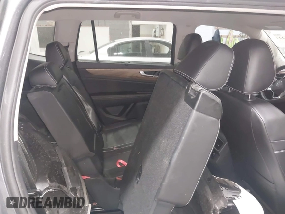 2024 Volkswagen Atlas SE with VIN 1V2HR2CA6RC534817, listed as a IAAI auction lot 41655227 with 39,214 mi miles and . Bid and sale history available at DreamBid. Image 8.