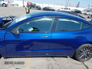 2025 Tesla Model 3 Long Range z VIN 5YJ3E1EB9SF886175, wystawiony jako IAAI lot #41648473 z przebiegiem 395 mil mil oraz . Historia ofert i sprzedaży dostępna na DreamBid. Obrazek 14.