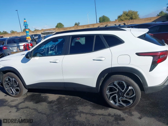 2025 Chevrolet Trax 2RS with VIN KL77LJEP1SC016255, listed as a IAAI auction lot 41731931 with 10,616 mi miles. Bid and sale history available at carsss.com. Image 14.