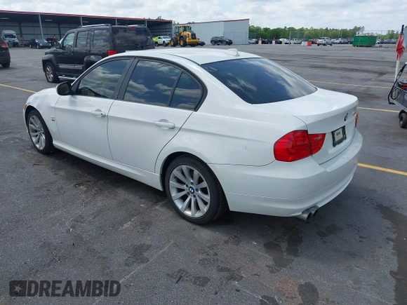 2011 BMW 3 Series 328i xDrive with VIN WBAPK5C51BF124871, listed as a IAAI auction lot 42081999 with 129,120 mi miles. Bid and sale history available at carsss.com. Image 3.