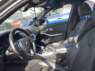 2019 BMW 3 Series 330i z VIN WBA5R1C5XKFH20799, wystawiony jako IAAI lot #42207910 z przebiegiem 59 202 mil mil oraz . Historia ofert i sprzedaży dostępna na DreamBid. Obrazek 17.