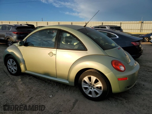 2009 Volkswagen New Beetle Coupe S with VIN 3VWPW31C99M513021, listed as a Copart auction lot 83521914 with 82,850 mi miles and Clean Title. Bid and sale history available at carsss.com. Image 2.