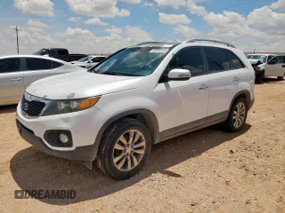 2011 Kia Sorento EX z VIN 5XYKU4A21BG063724, wystawiony jako Copart lot #60493565 z przebiegiem 155 173 mil mil oraz Czysty tytuł • Clean title. Historia ofert i sprzedaży dostępna na DreamBid. Obrazek 1.