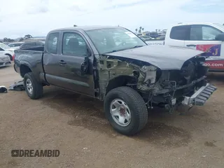 2017 Toyota Tacoma SR z VIN 5TFRX5GN8HX085139, wystawiony jako IAAI lot #42030981 z przebiegiem 100 725 mil mil oraz . Historia ofert i sprzedaży dostępna na DreamBid. Obrazek 1.
