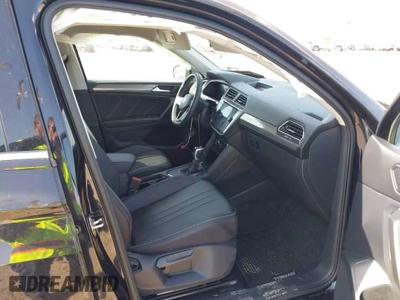 2024 Volkswagen Tiguan SE with VIN 3VVNB7AXXRM031028, listed as a IAAI auction lot 41832841 with 16,170 mi miles and . Bid and sale history available at DreamBid. Image 5.