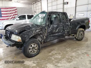 2002 GMC Sonoma SLS with VIN 1GTCT19W728186335, listed as a Copart auction lot 47469925 with 163,902 mi miles and Salvage Title. Bid and sale history available at carsss.com. Image 1.