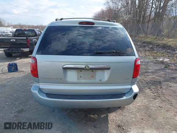2002 Chrysler Town & Country LX with VIN 2C4GP44372R576005, listed as a IAAI auction lot 42092478 with 165,018 mi miles. Bid and sale history available at carsss.com. Image 16.