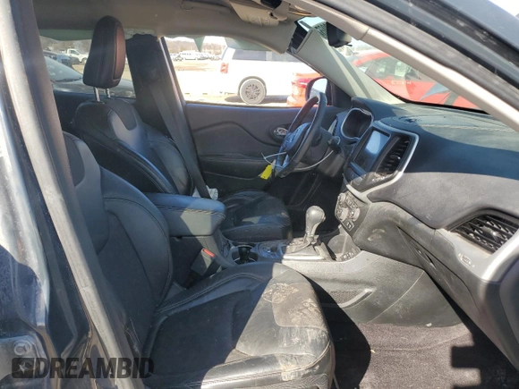 2018 Jeep Cherokee Latitude Plus with VIN 1C4PJLLX0JD584108, listed as a Copart auction lot 47093205 with 62,208 mi miles and Salvage Title. Bid and sale history available at carsss.com. Image 7.
