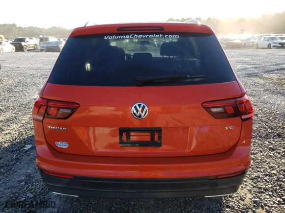 2018 Volkswagen Tiguan S with VIN 3VV1B7AX7JM029207, listed as a Copart auction lot 77978224 with 103,900 mi miles and Salvage Title. Bid and sale history available at carsss.com. Image 6.