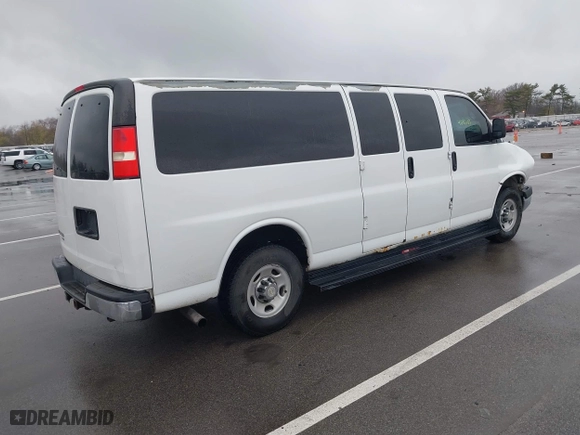 2012 Chevrolet Express Passenger 1LT with VIN 1GAZG1FG2C1158103, listed as a IAAI auction lot 40811071 with 264,063 mi miles. Bid and sale history available at carsss.com. Image 4.