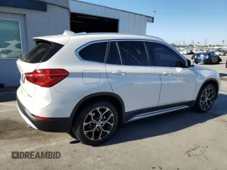 2022 BMW X1 sDrive28i with VIN WBXJG7C05N5V39439, listed as a Copart auction lot 81640724 with 30,261 mi miles and Salvage Title. Bid and sale history available at carsss.com. Image 3.