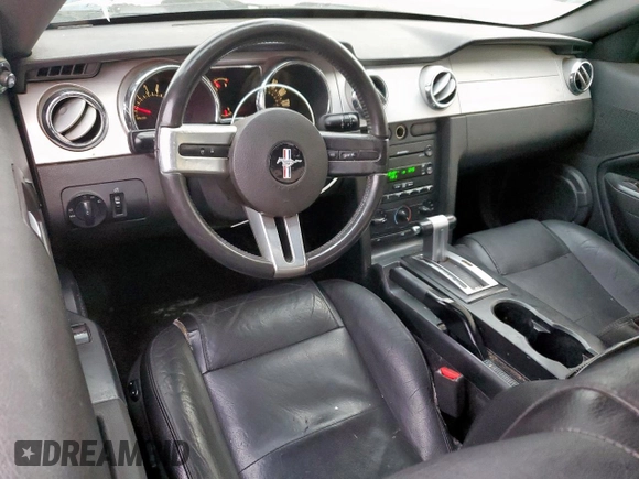 2007 Ford Mustang Deluxe z VIN 1ZVFT80N275250748, wystawiony jako Copart lot #57345935 z przebiegiem 145 523 mil mil oraz Czysty tytuł • Clean title. Historia ofert i sprzedaży dostępna na DreamBid. Obrazek 8.