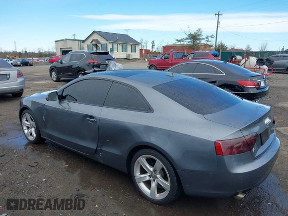 2013 Audi A5 Premium Plus z VIN WAULFAFR8DA070141, wystawiony jako IAAI lot #41729584 z przebiegiem 176 662 mil mil oraz . Historia ofert i sprzedaży dostępna na DreamBid. Obrazek 3.