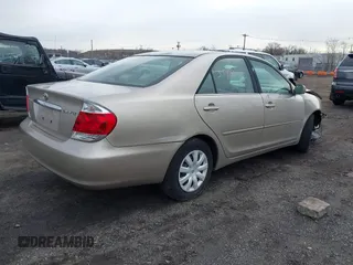2006 Toyota Camry STD z VIN 4T1BE30KX6U645197, wystawiony jako IAAI lot #41830285 z przebiegiem 215 098 mil mil oraz . Historia ofert i sprzedaży dostępna na DreamBid. Obrazek 4.