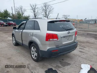 2013 Kia Sorento EX with VIN 5XYKUCA67DG380083, listed as a IAAI auction lot 41957996 with 73,598 mi miles and . Bid and sale history available at DreamBid. Image 3.