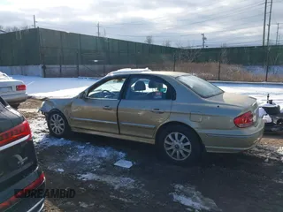 2003 Hyundai Sonata GLS with VIN KMHWF35H03A872584, listed as a IAAI auction lot 41538079 with 203,501 mi miles. Bid and sale history available at carsss.com. Image 14.