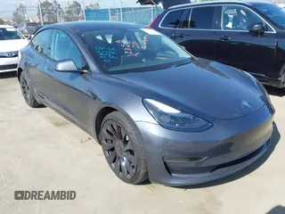 2022 Tesla Model 3 Performance z VIN 5YJ3E1EC0NF270037, wystawiony jako IAAI lot #42152971 z przebiegiem 31 503 mil mil oraz . Historia ofert i sprzedaży dostępna na DreamBid. Obrazek 1.