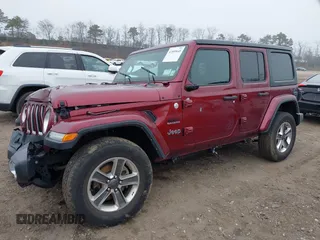 2021 Jeep Wrangler Unlimited Sahara z VIN 1C4HJXEG3MW720572, wystawiony jako IAAI lot #41899645 z przebiegiem 43 097 mil mil oraz . Historia ofert i sprzedaży dostępna na DreamBid. Obrazek 2.