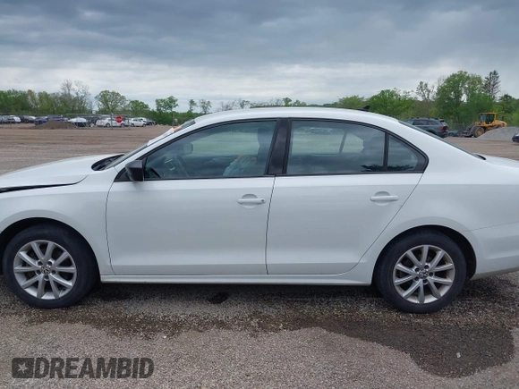 2015 Volkswagen Jetta SE z VIN 3VWD17AJ8FM323116, wystawiony jako IAAI lot #42246679 z przebiegiem 175 446 mil mil oraz . Historia ofert i sprzedaży dostępna na DreamBid. Obrazek 15.