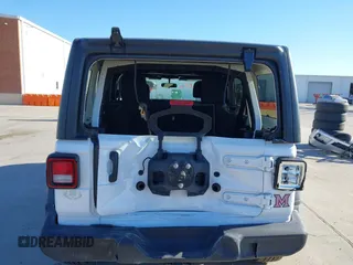 2020 Jeep Wrangler Unlimited Sport S z VIN 1C4HJXDG2LW335973, wystawiony jako IAAI lot #41376136 z przebiegiem 50 623 mil mil oraz . Historia ofert i sprzedaży dostępna na DreamBid. Obrazek 6.