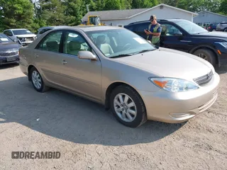 2002 Toyota Camry XLE z VIN 4T1BF30K02U001246, wystawiony jako IAAI lot #42334251 z przebiegiem 58 575 mil mil oraz . Historia ofert i sprzedaży dostępna na DreamBid. Obrazek 1.