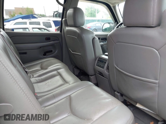 2005 Chevrolet Avalanche Z71 z VIN 3GNEK12Z25G222275, wystawiony jako IAAI lot #42616935 z przebiegiem 168 984 mil mil oraz . Historia ofert i sprzedaży dostępna na DreamBid. Obrazek 8.